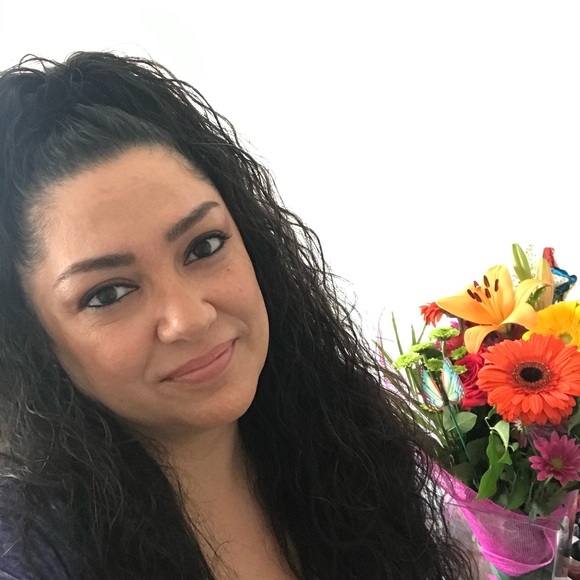 Meet your Posher, Sandy - Picture 3 of 4